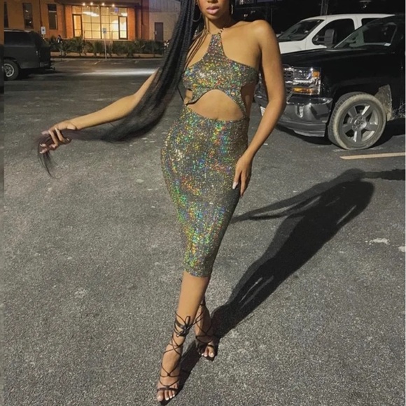 SMALL Sparkle star cut out dress - Picture 2 of 2